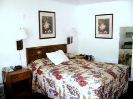 Executive Inn & Suites Lakeview Bagian luar foto