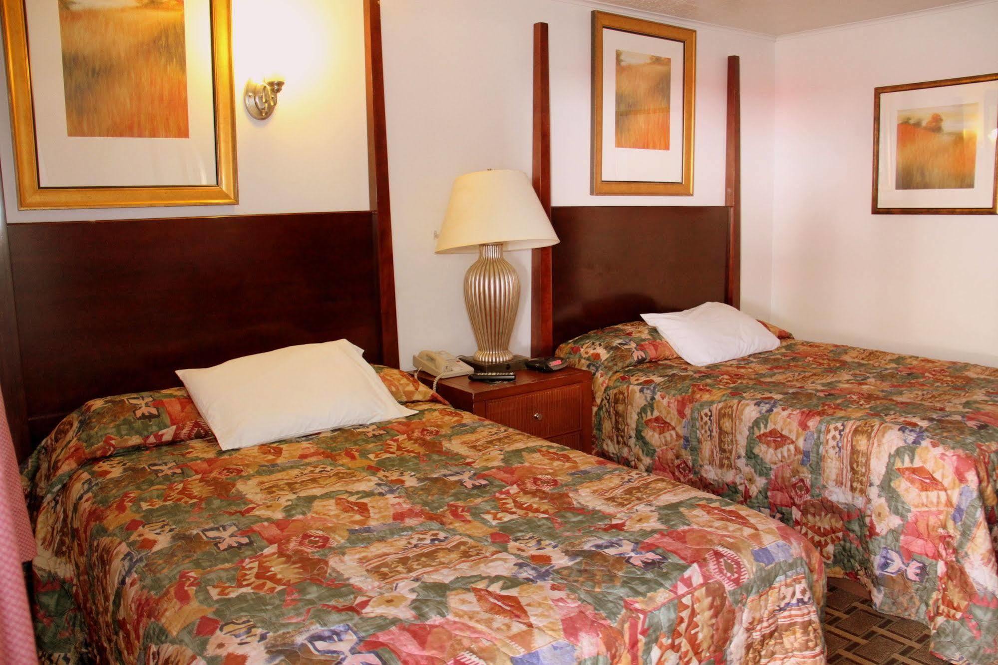 Executive Inn & Suites Lakeview Bagian luar foto