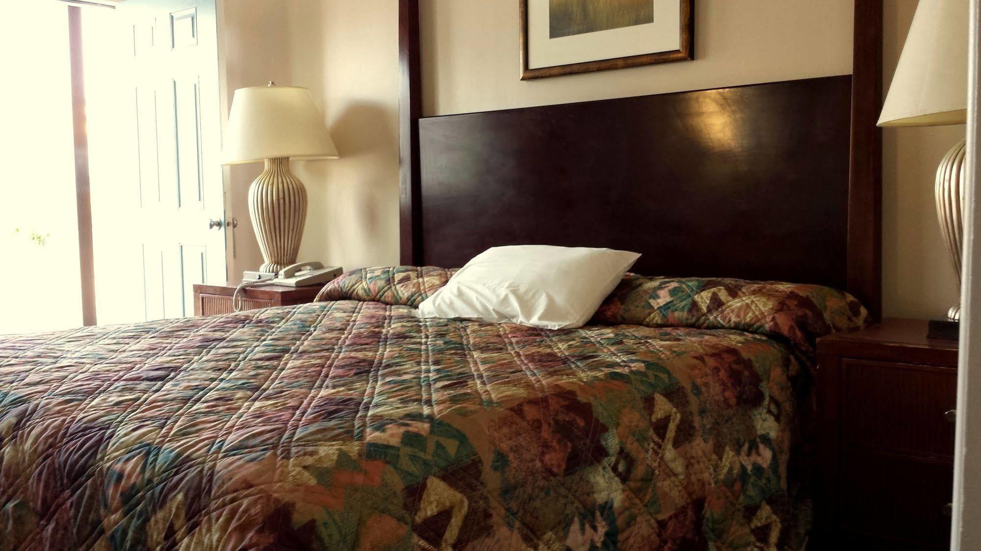 Executive Inn & Suites Lakeview Bagian luar foto
