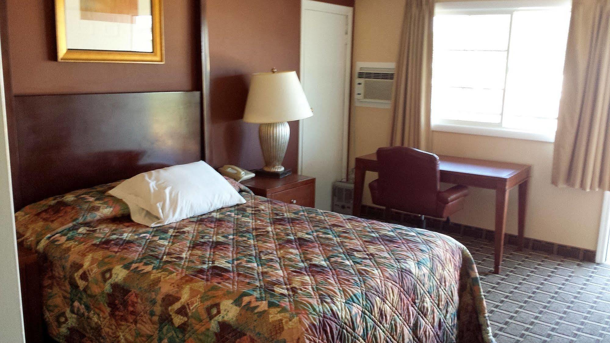 Executive Inn & Suites Lakeview Bagian luar foto