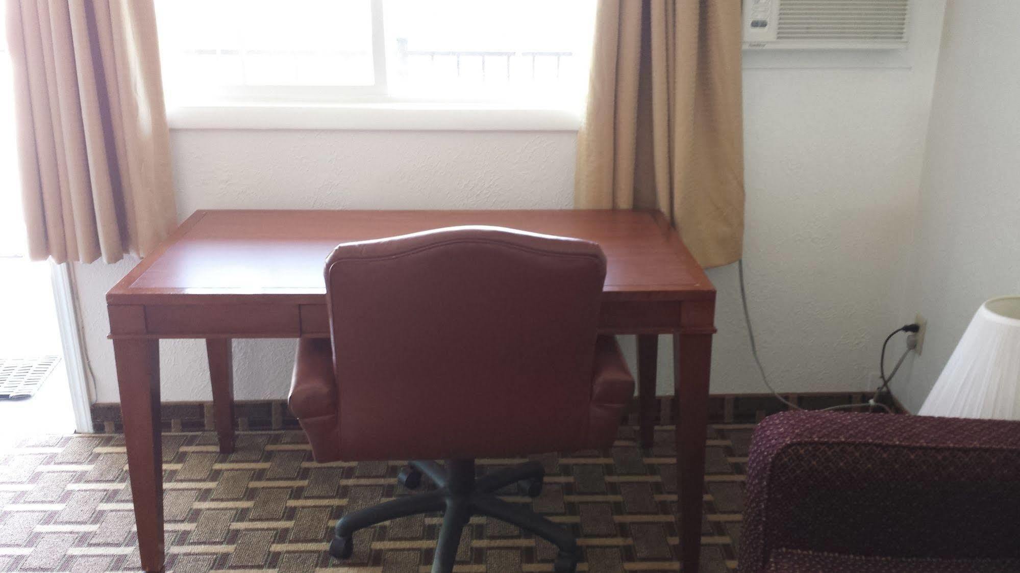 Executive Inn & Suites Lakeview Bagian luar foto