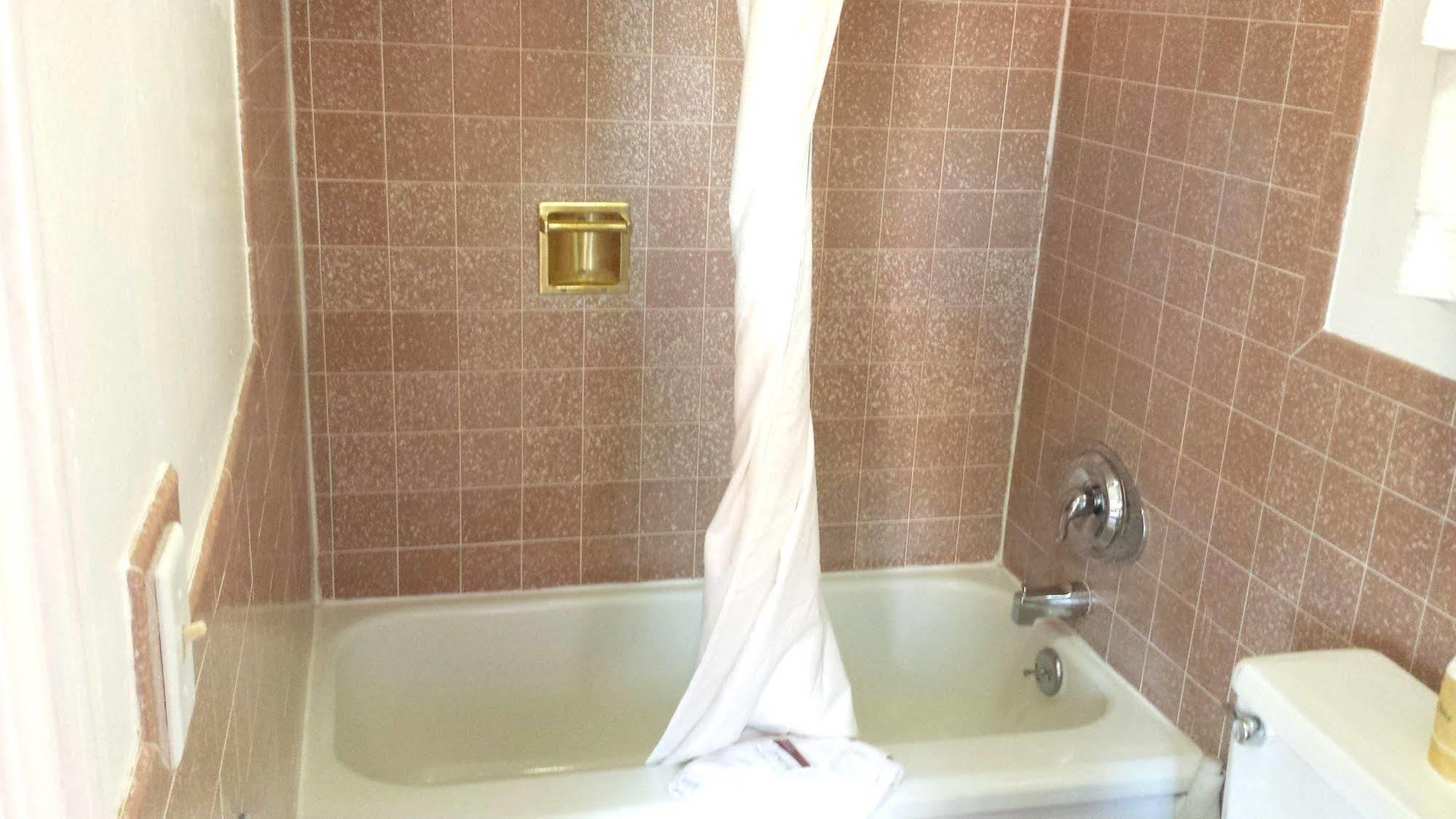 Executive Inn & Suites Lakeview Bagian luar foto